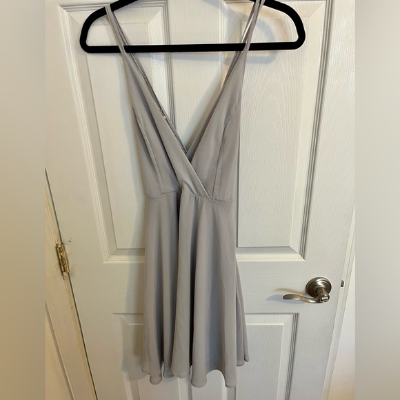 Lulu’s gray mini dress with delicate cross back size small - Picture 1 of 4